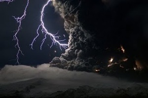 El cambio climático cósmico está en proceso Iceland_volcano_lightning_2_19